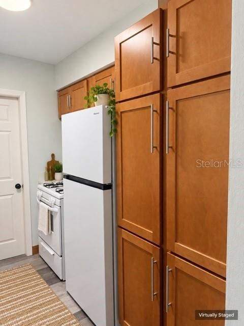 Photo 7 of 20: Stayed Kitchen