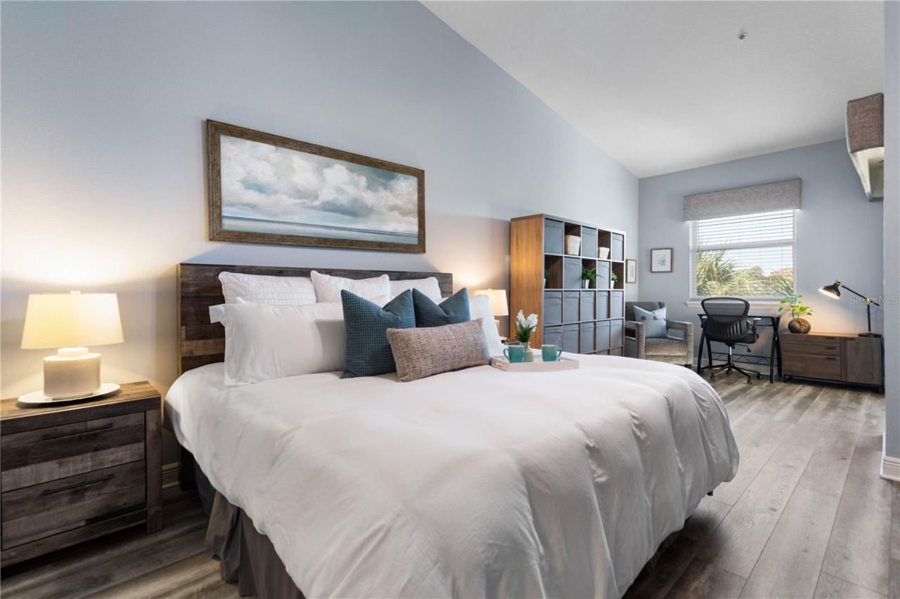 Photo 4 of 20: Spacious Owner's Suite with ensuite bath & Walk-in closet