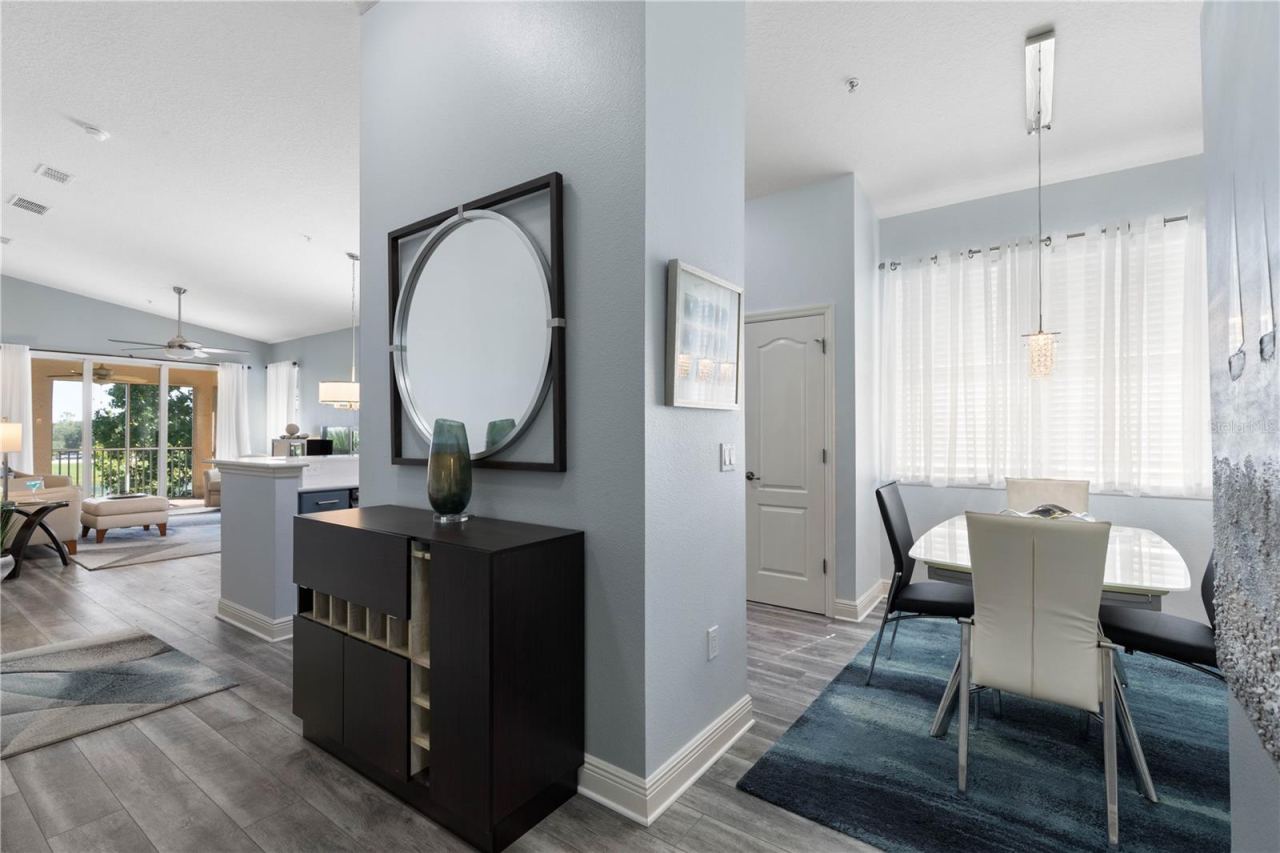Photo 18 of 20: Breakfast Nook or walkway to living area
