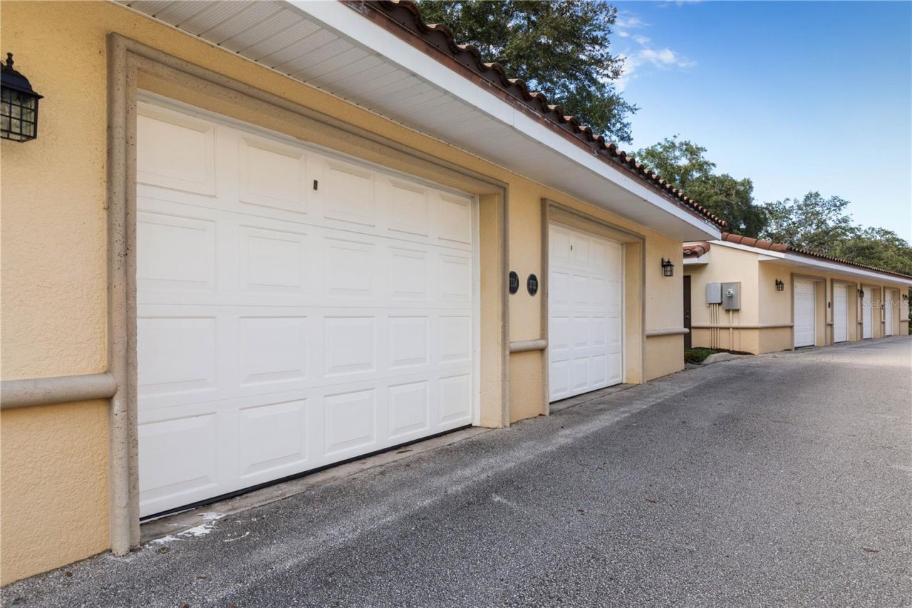 Photo 6 of 20: Includes 1-car Garage #1734
