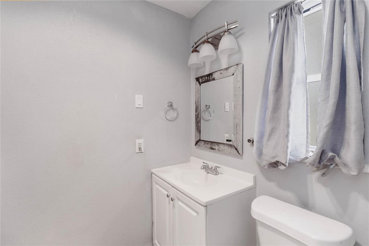 Photo 9 of 11: Bathroom #2