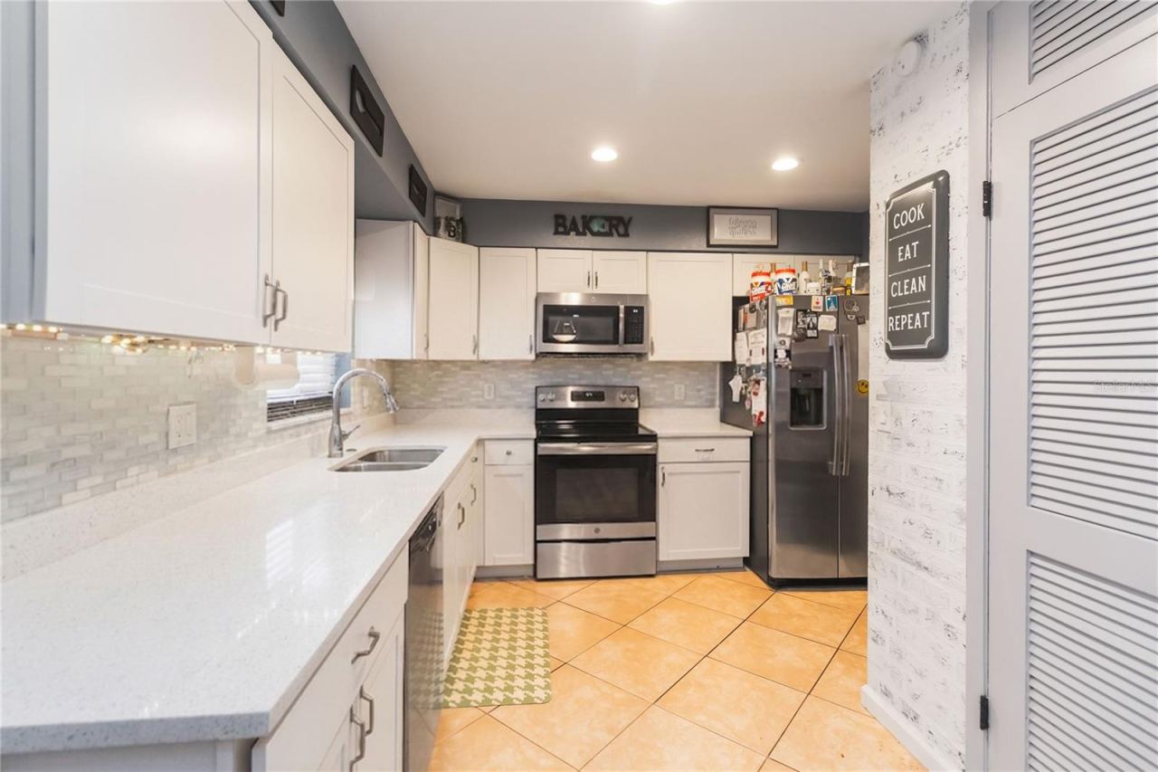 Photo 4 of 11: Kitchen