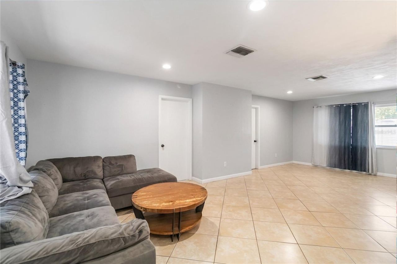 Photo 2 of 11: Living Room/Great Room