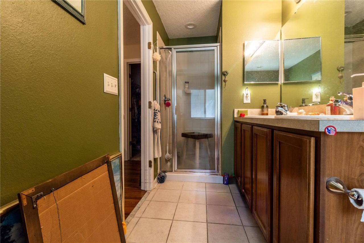 Photo 15 of 18: Primary bathroom