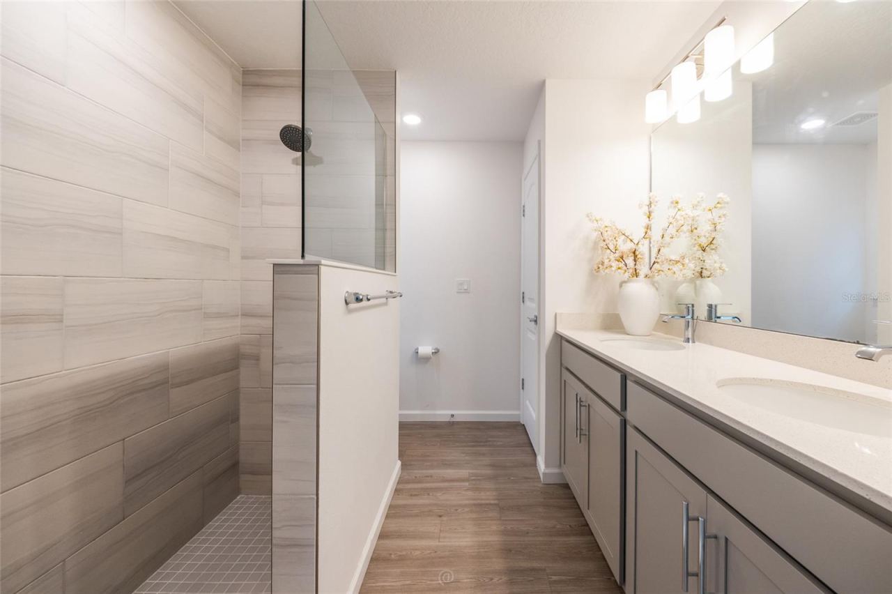 Photo 18 of 20: Primary Bathroom