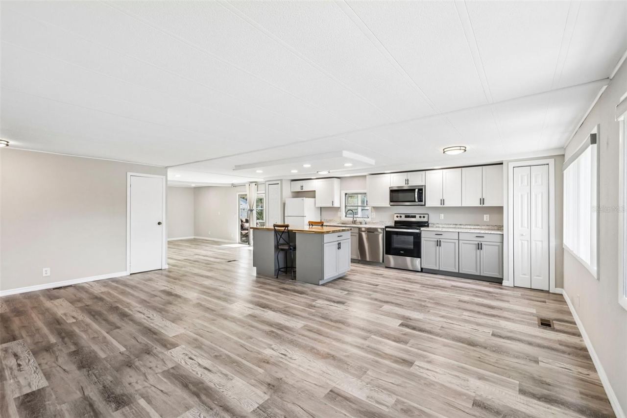 Photo 5 of 20: Family room, Dining room & Kitchen