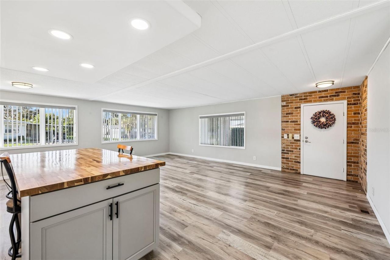 Photo 2 of 20: Family room & Kitchen