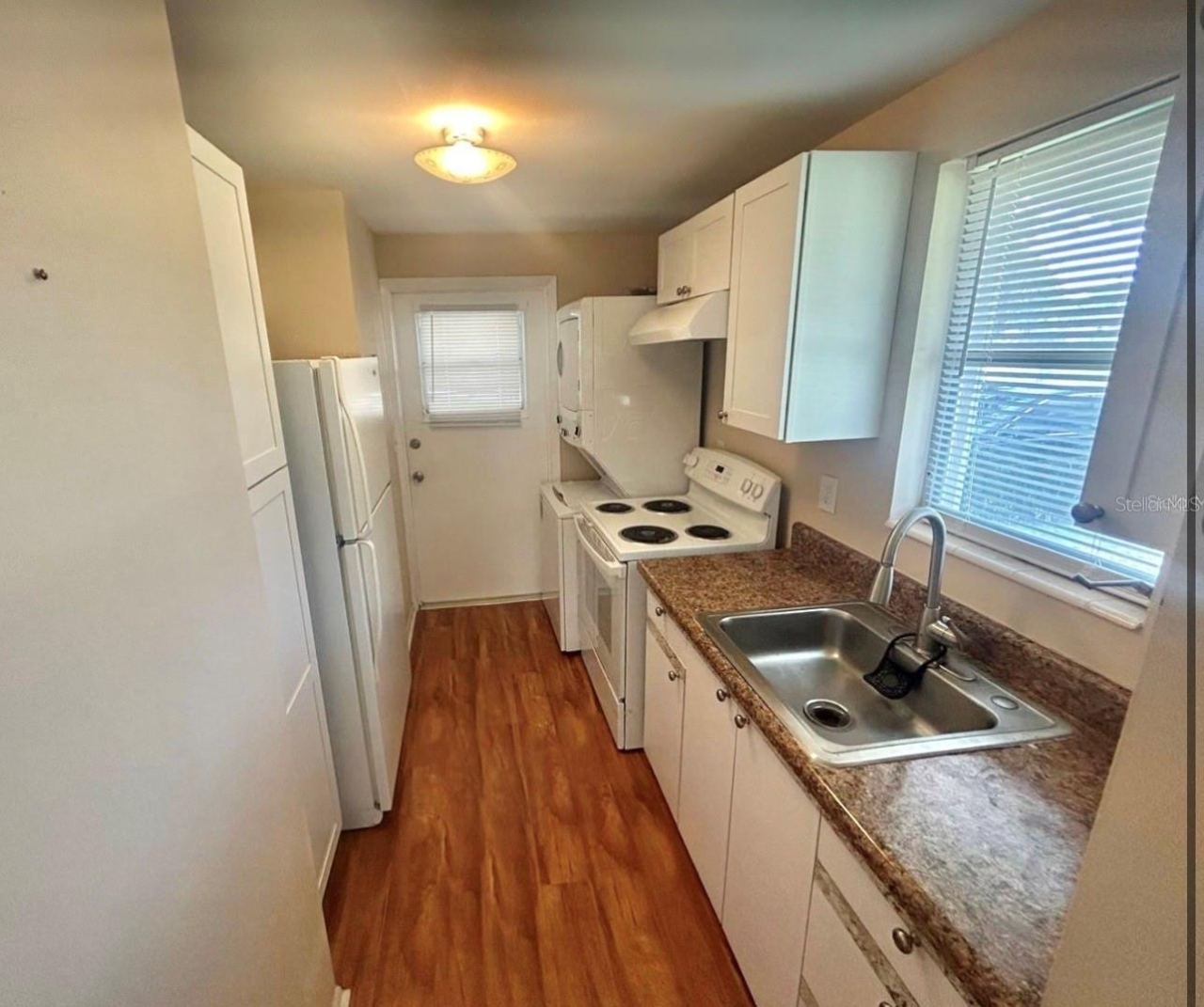 Photo 3 of 10: Kitchen