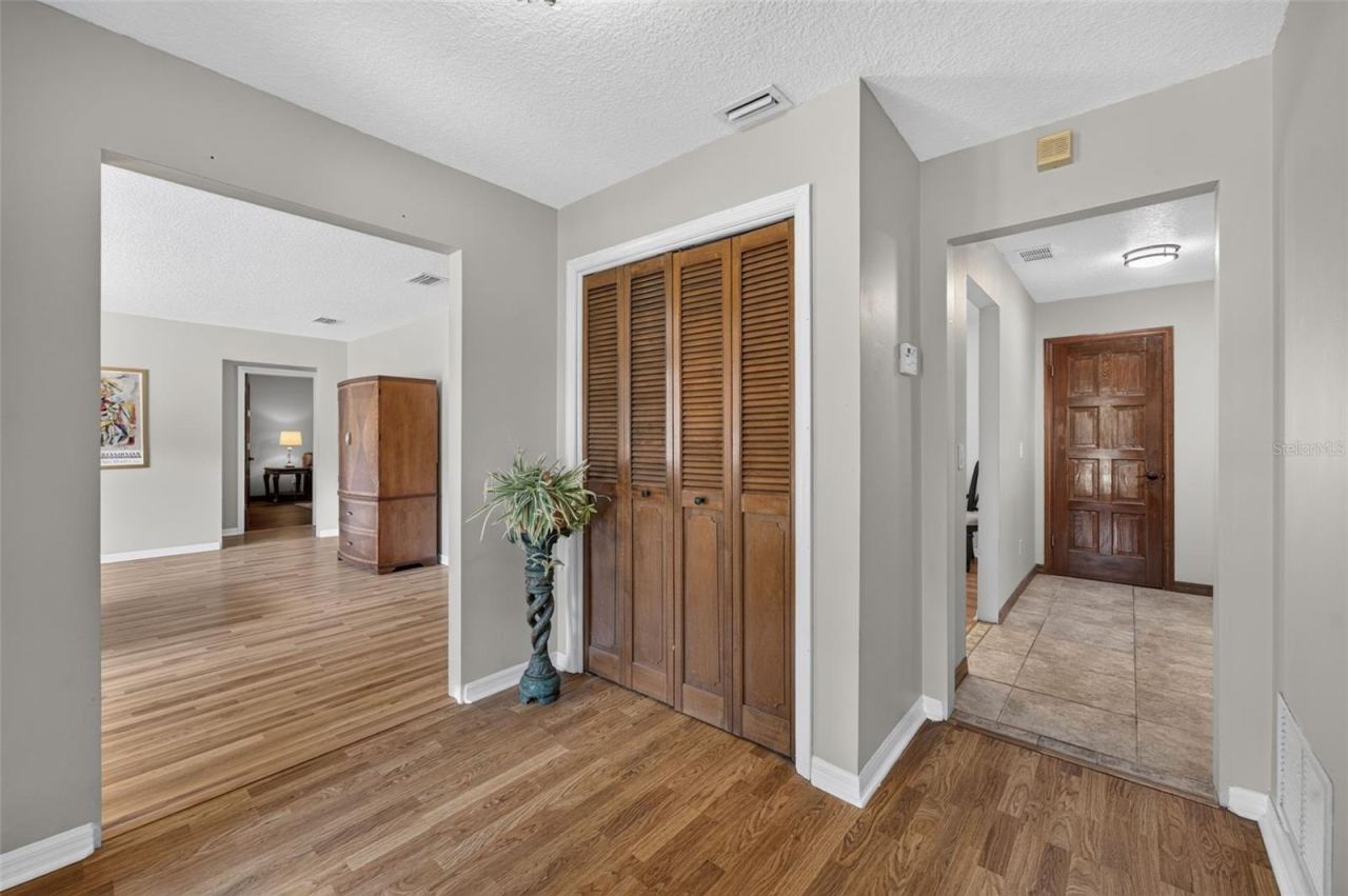 Photo 6 of 20: Front entry.