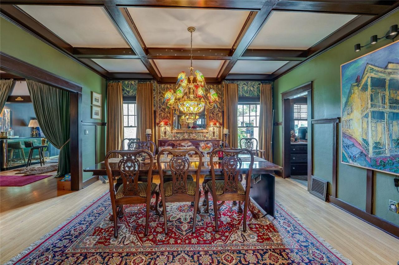 Photo 13 of 20: Dining room