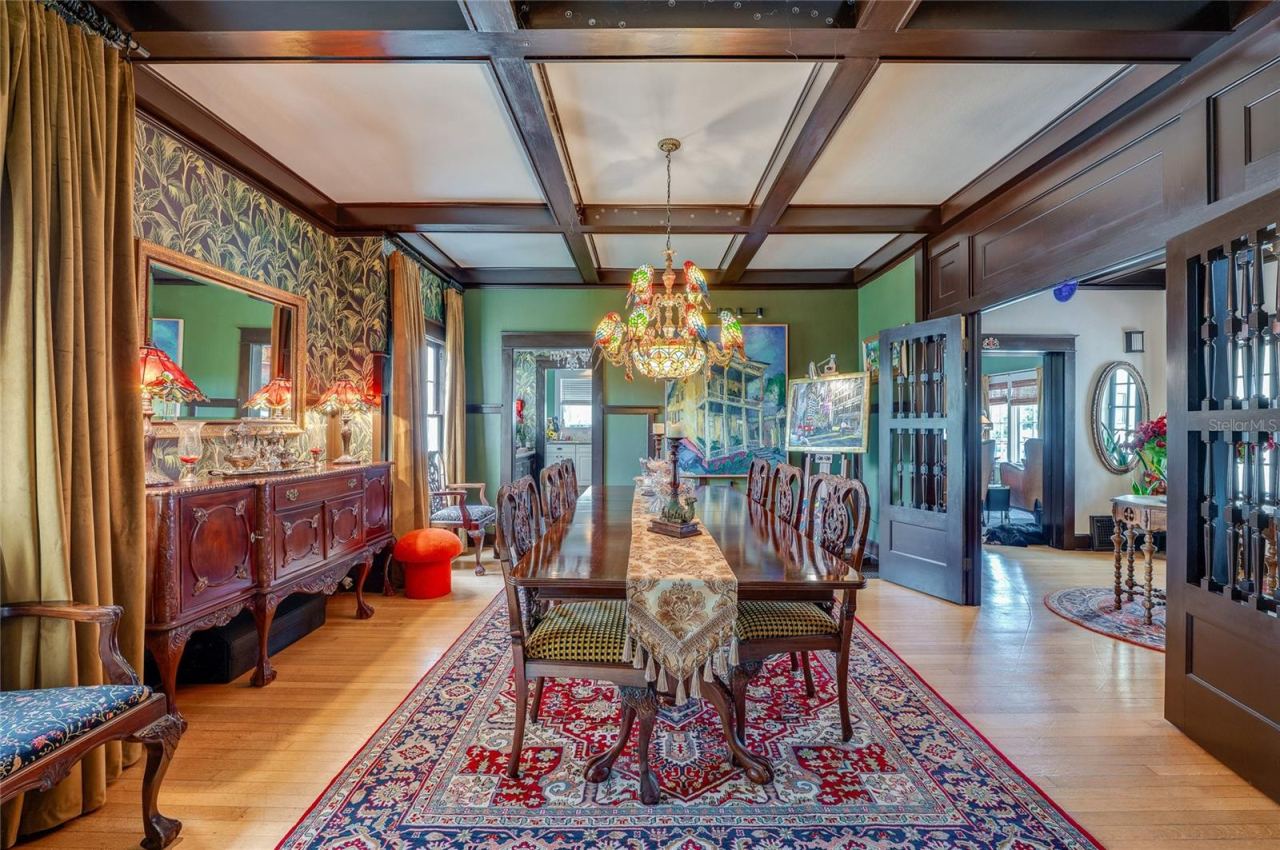 Photo 15 of 20: Dining room