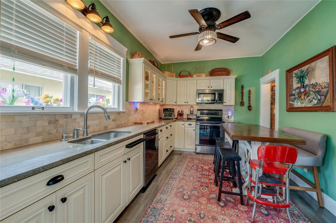 Photo 18 of 20: Kitchen