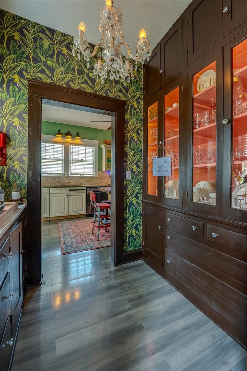 Photo 16 of 20: Butler's pantry