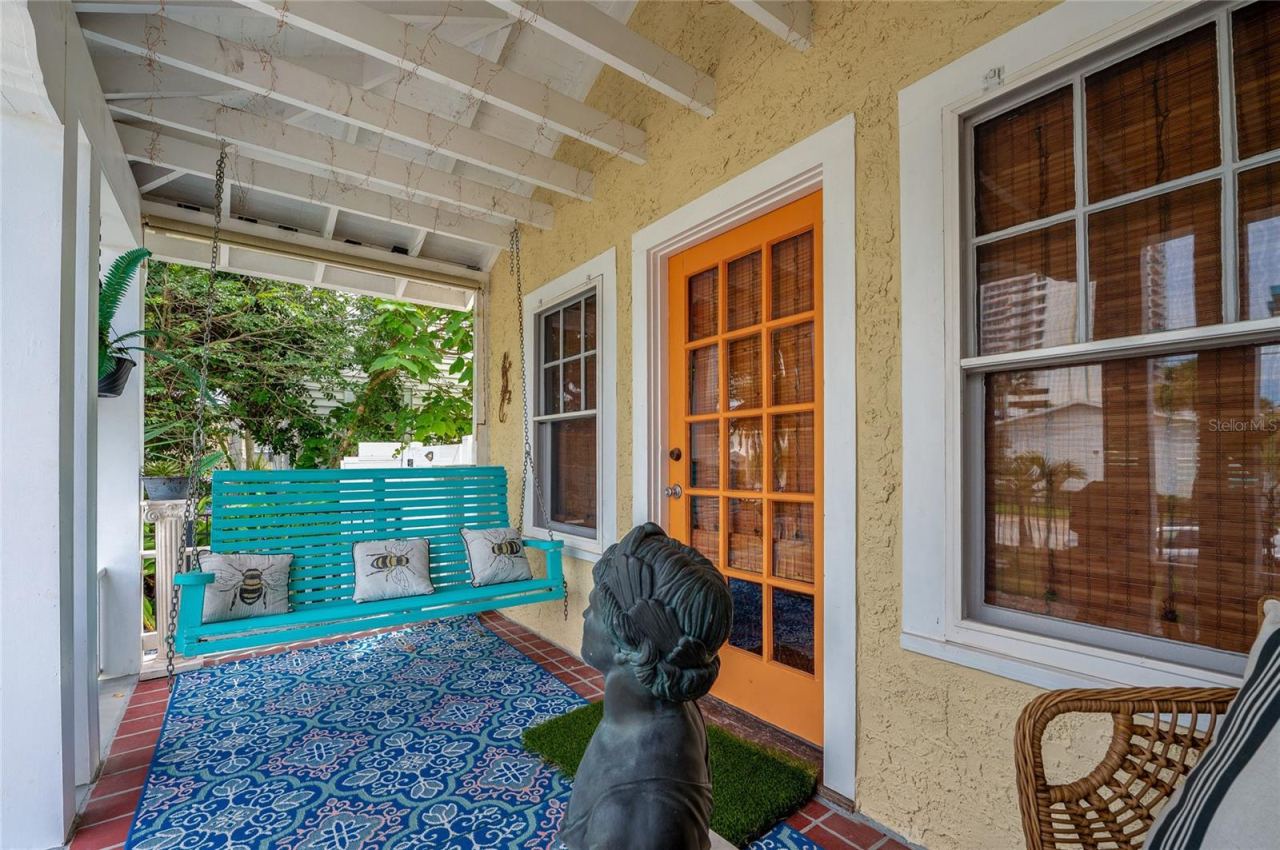 Photo 9 of 20: South side front porch