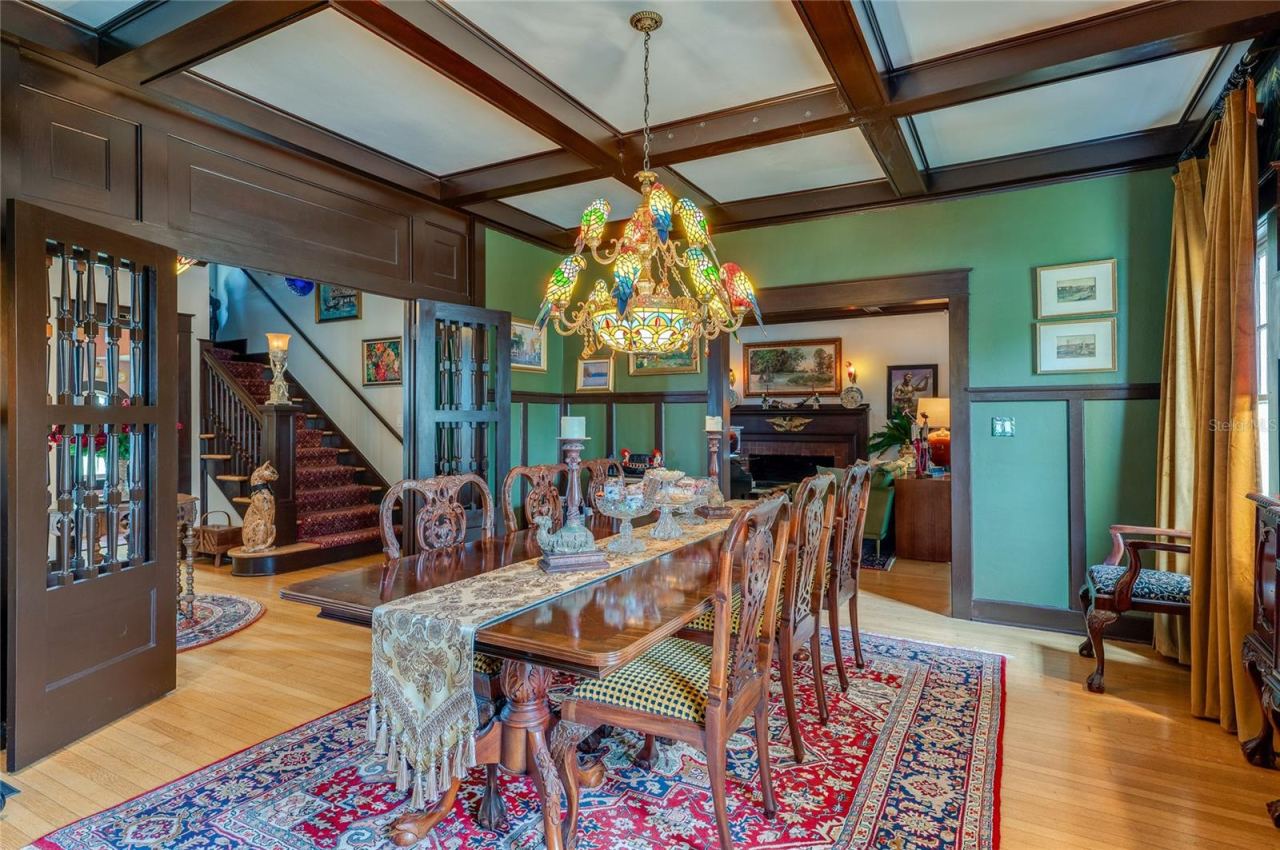 Photo 14 of 20: Dining room