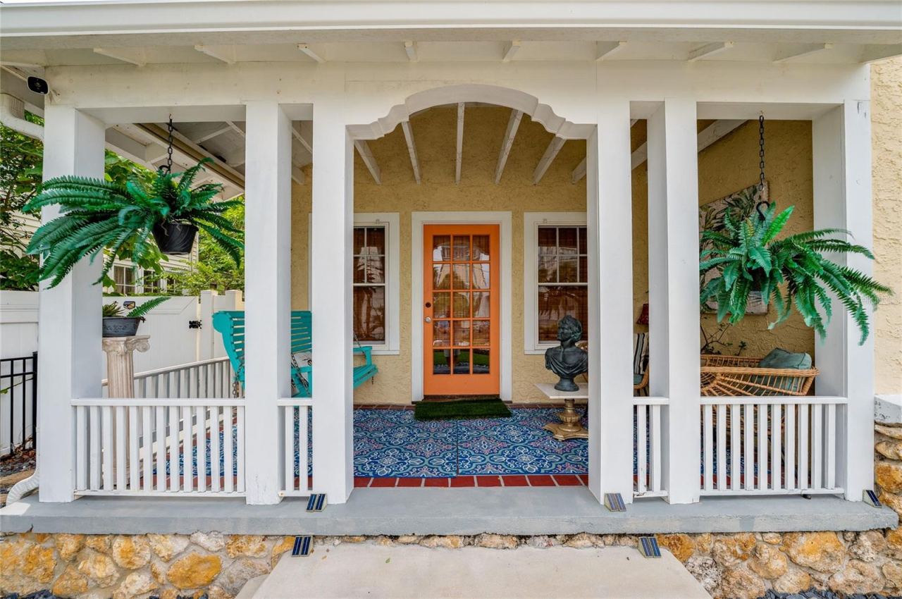 Photo 8 of 20: South side front porch