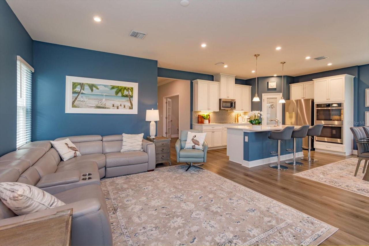 Photo 11 of 20: Family Room