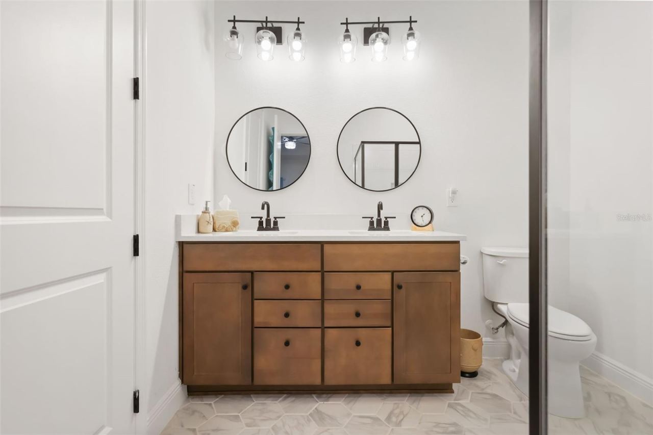 Photo 11 of 20: Primary Bathroom