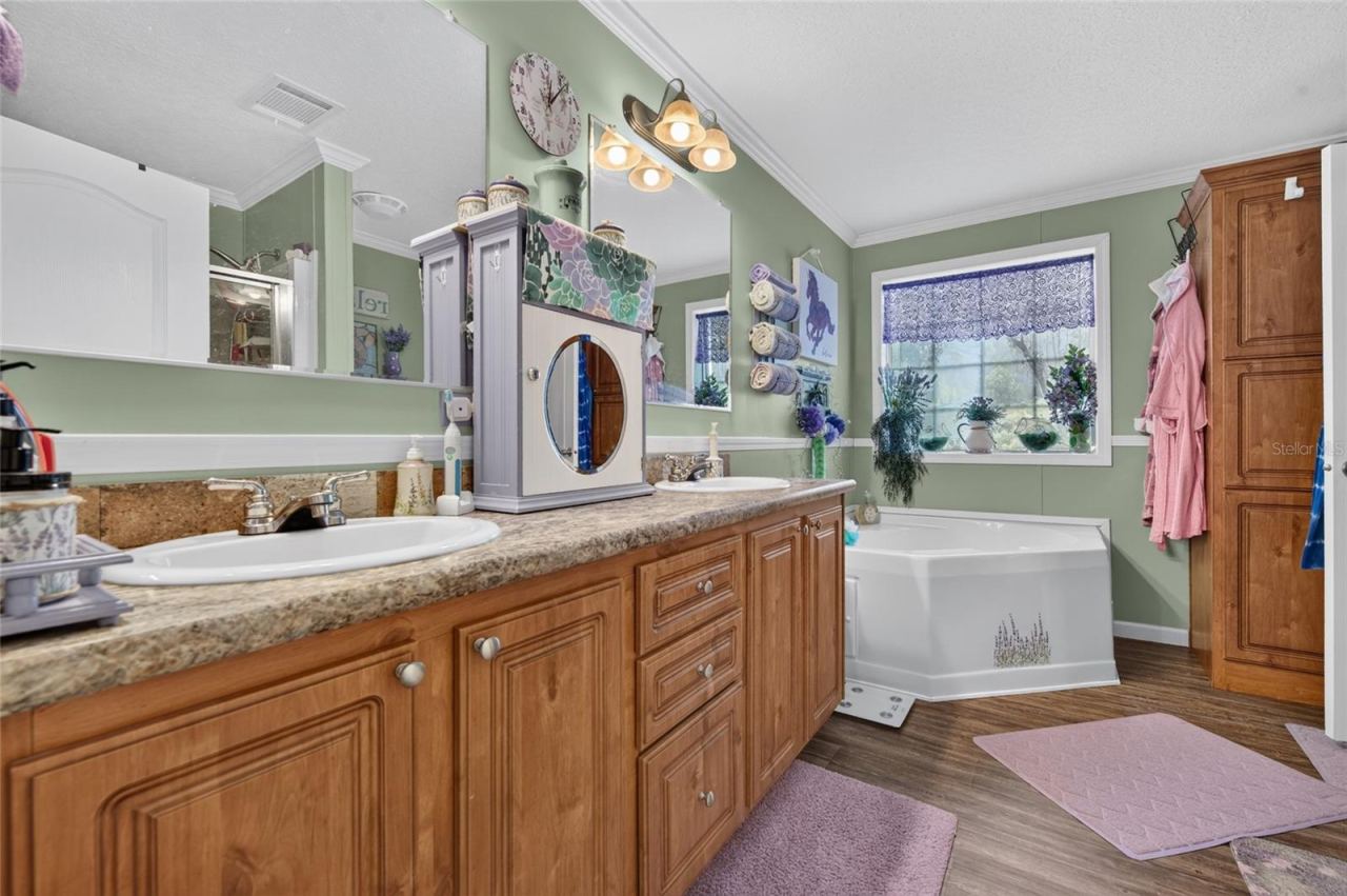 Photo 14 of 20: Double sinks