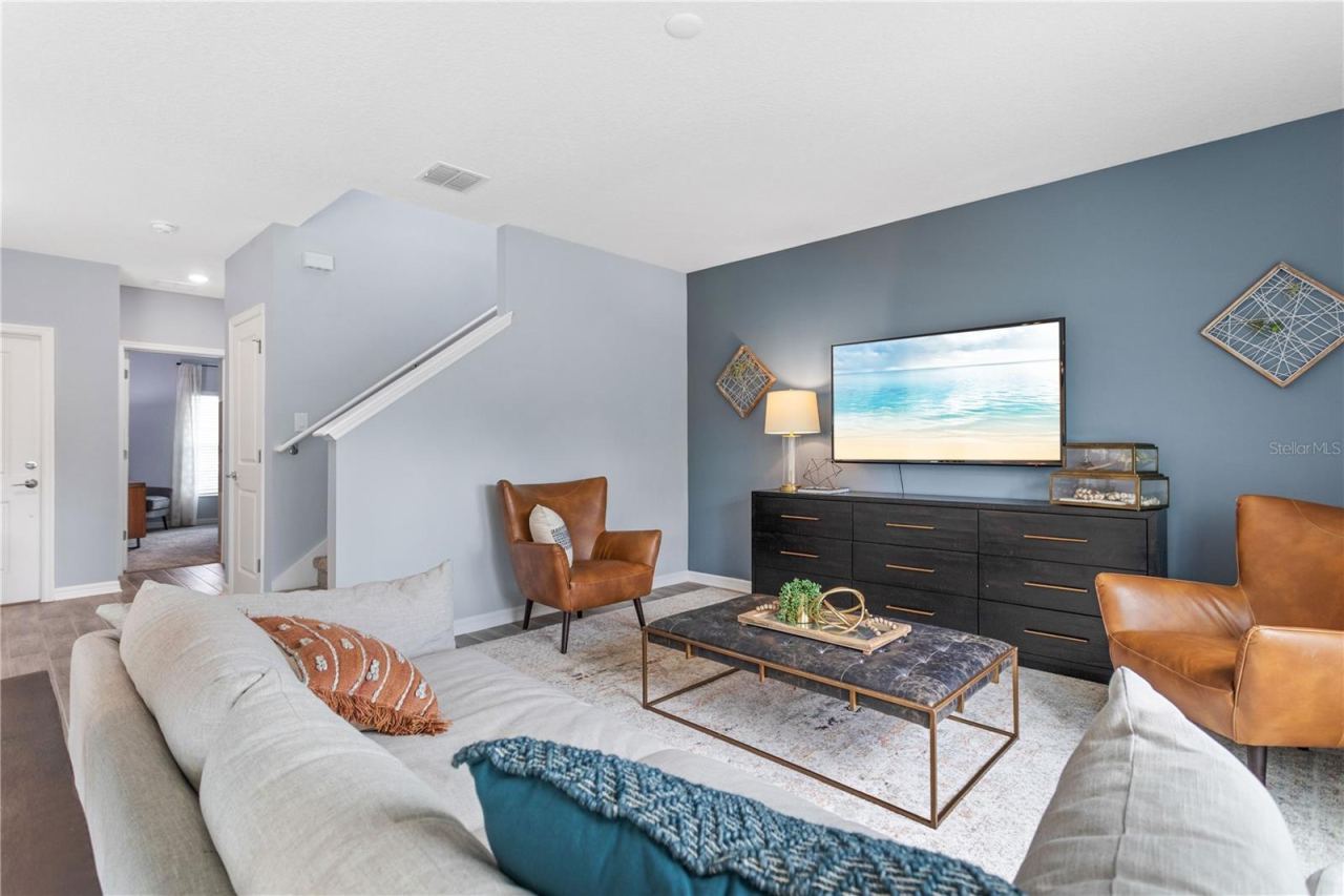 Photo 4 of 20: Family Room