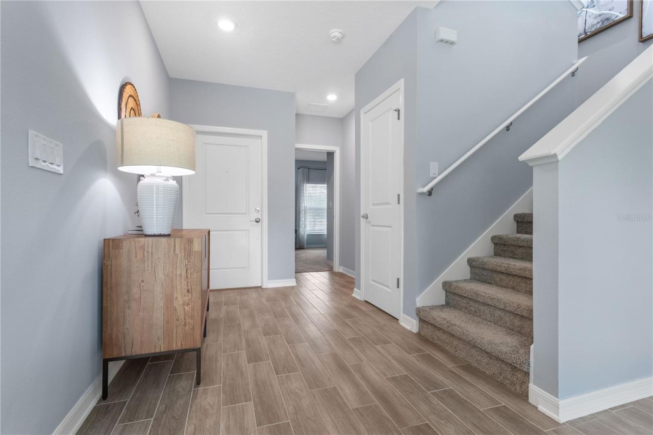 Photo 3 of 20: Foyer