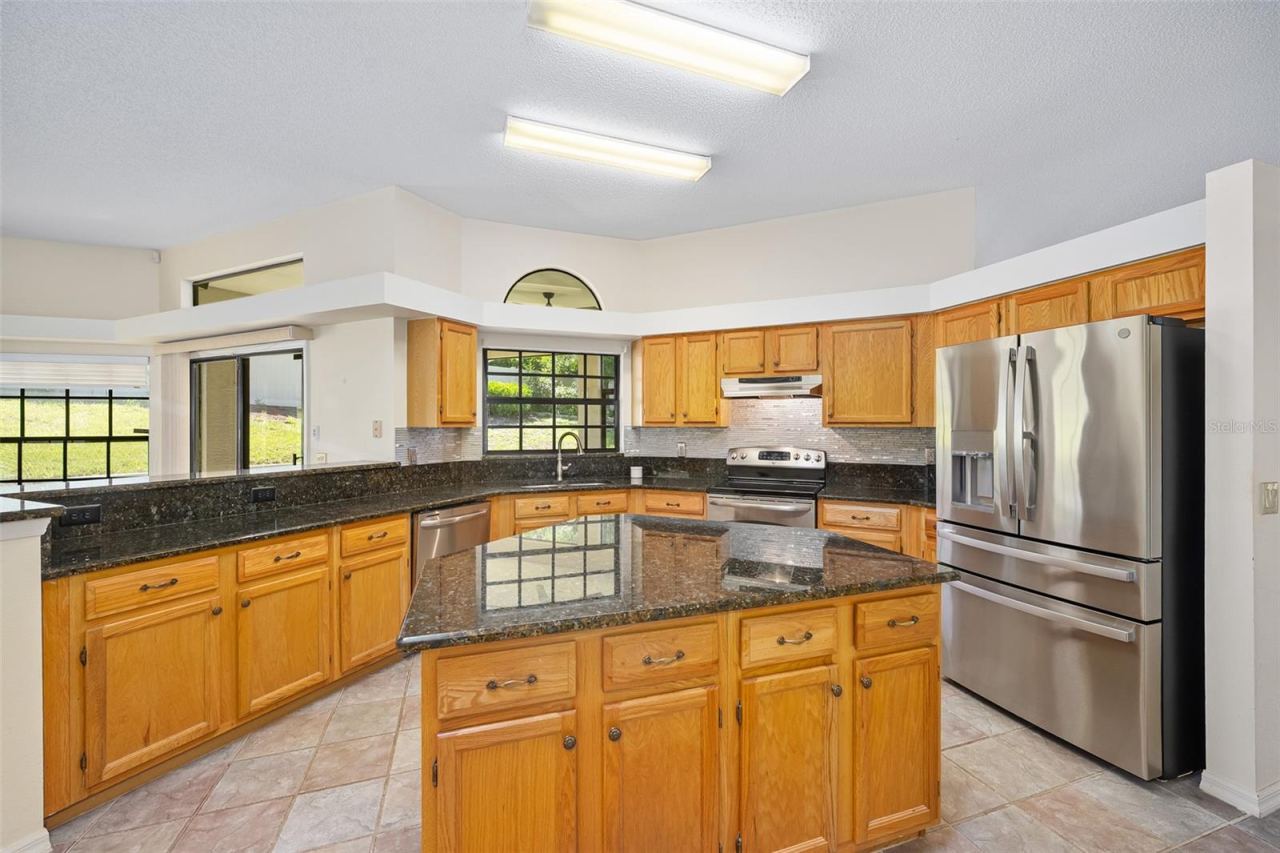 Photo 6 of 20: Kitchen with island