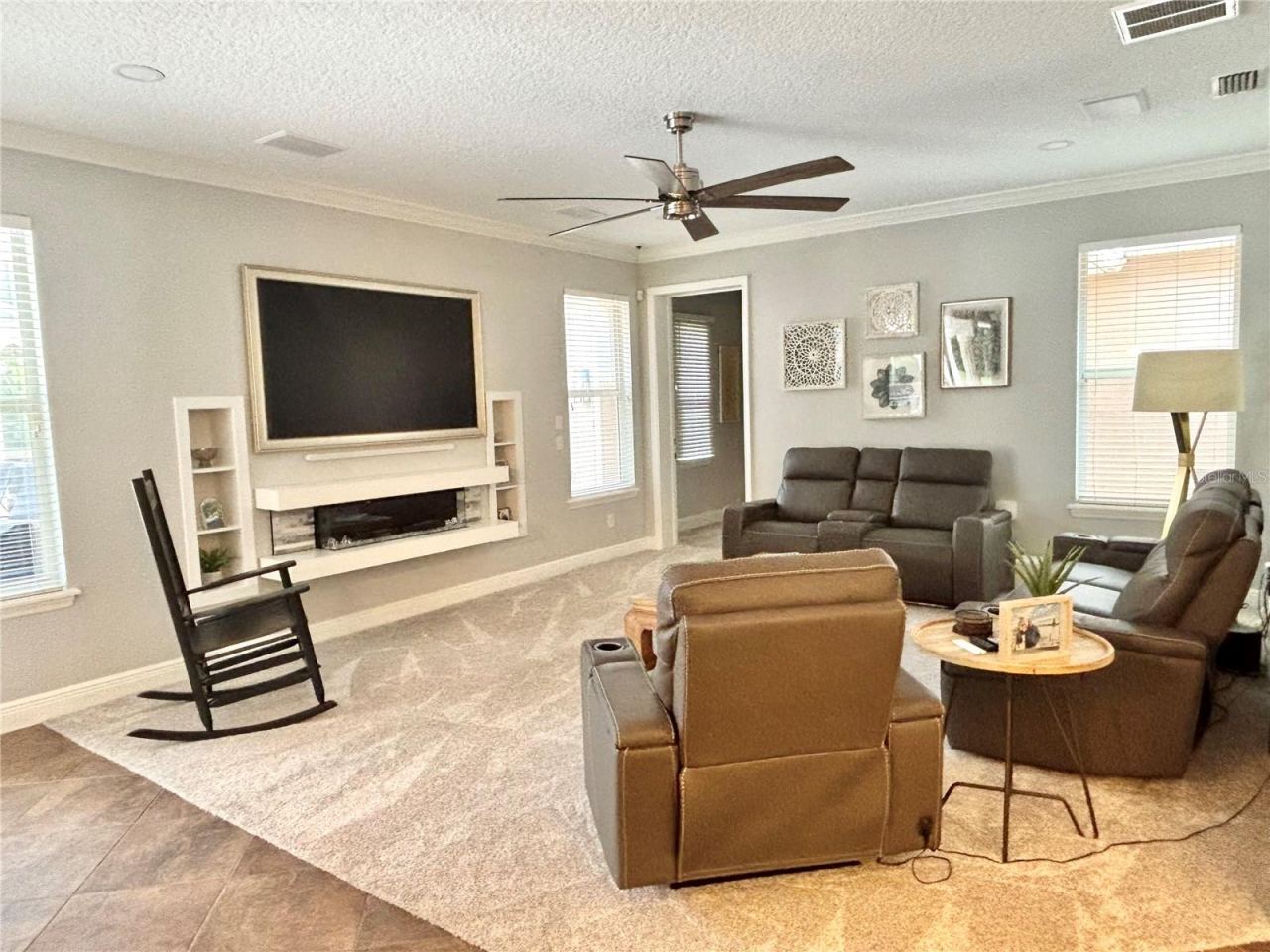 Photo 15 of 20: Family Room