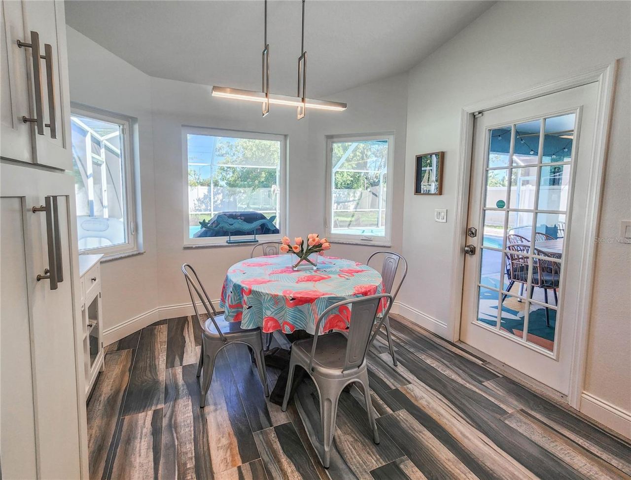 Photo 19 of 20: Dinette