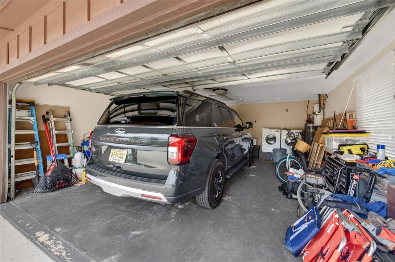 Photo 19 of 20: 2 car Garage