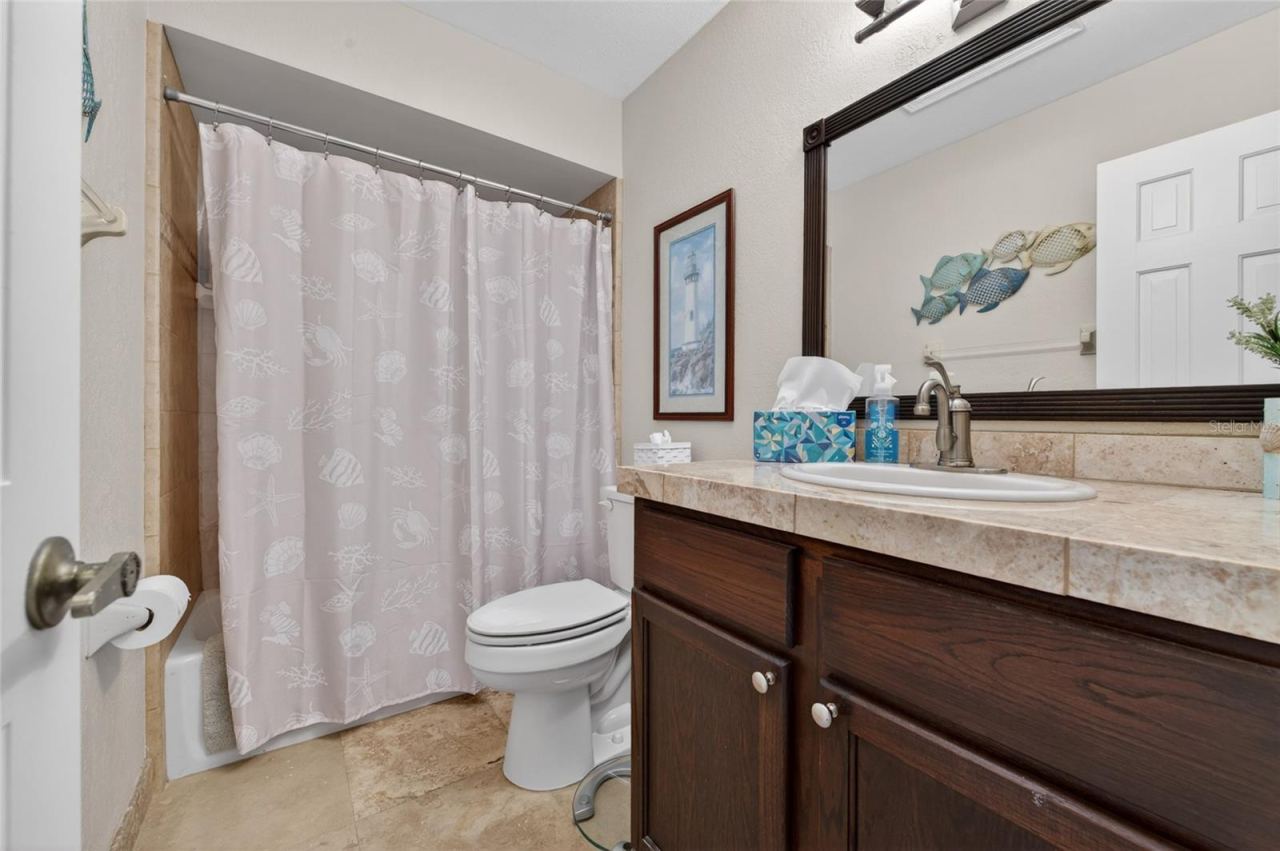 Photo 16 of 20: Second Full Bathroom