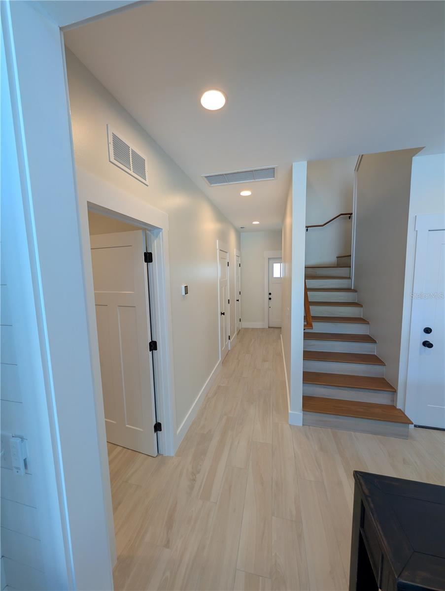 Photo 19 of 20: Main House...2nd floor hallway