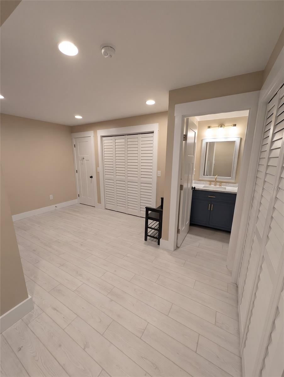 Photo 18 of 20: Main house...1st floor bonus room