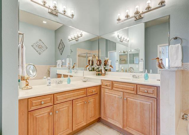 Photo 19 of 20: Master Bath