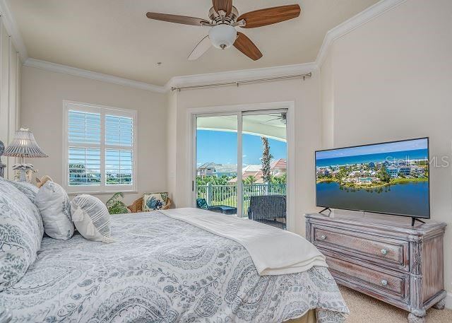Photo 16 of 20: King Waterfront Master Suite