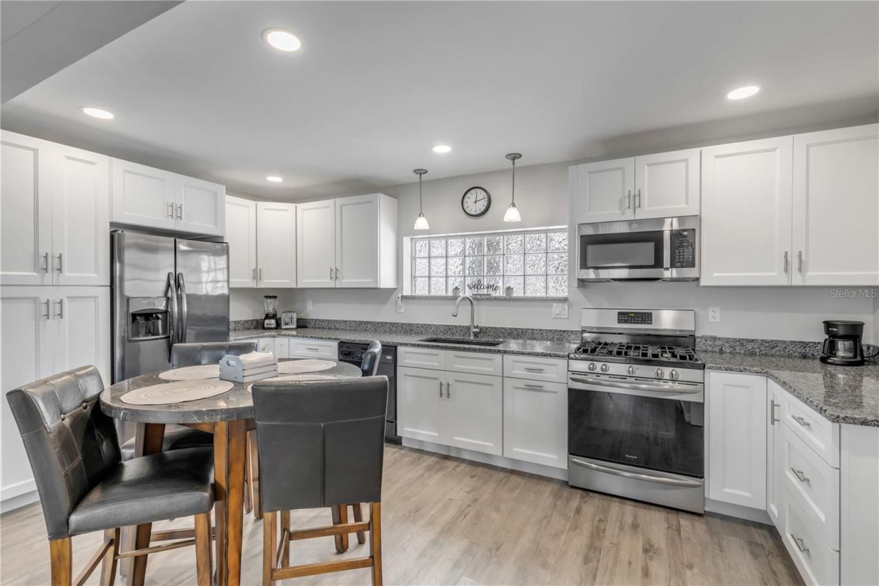 Photo 11 of 20: Apartment 1 Dining area and Kitchen