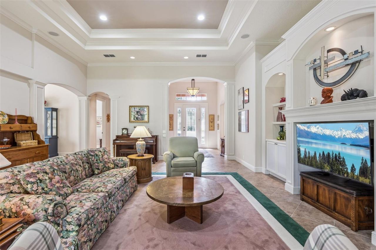 Photo 8 of 20: View of Great Room area looking towards Foyer