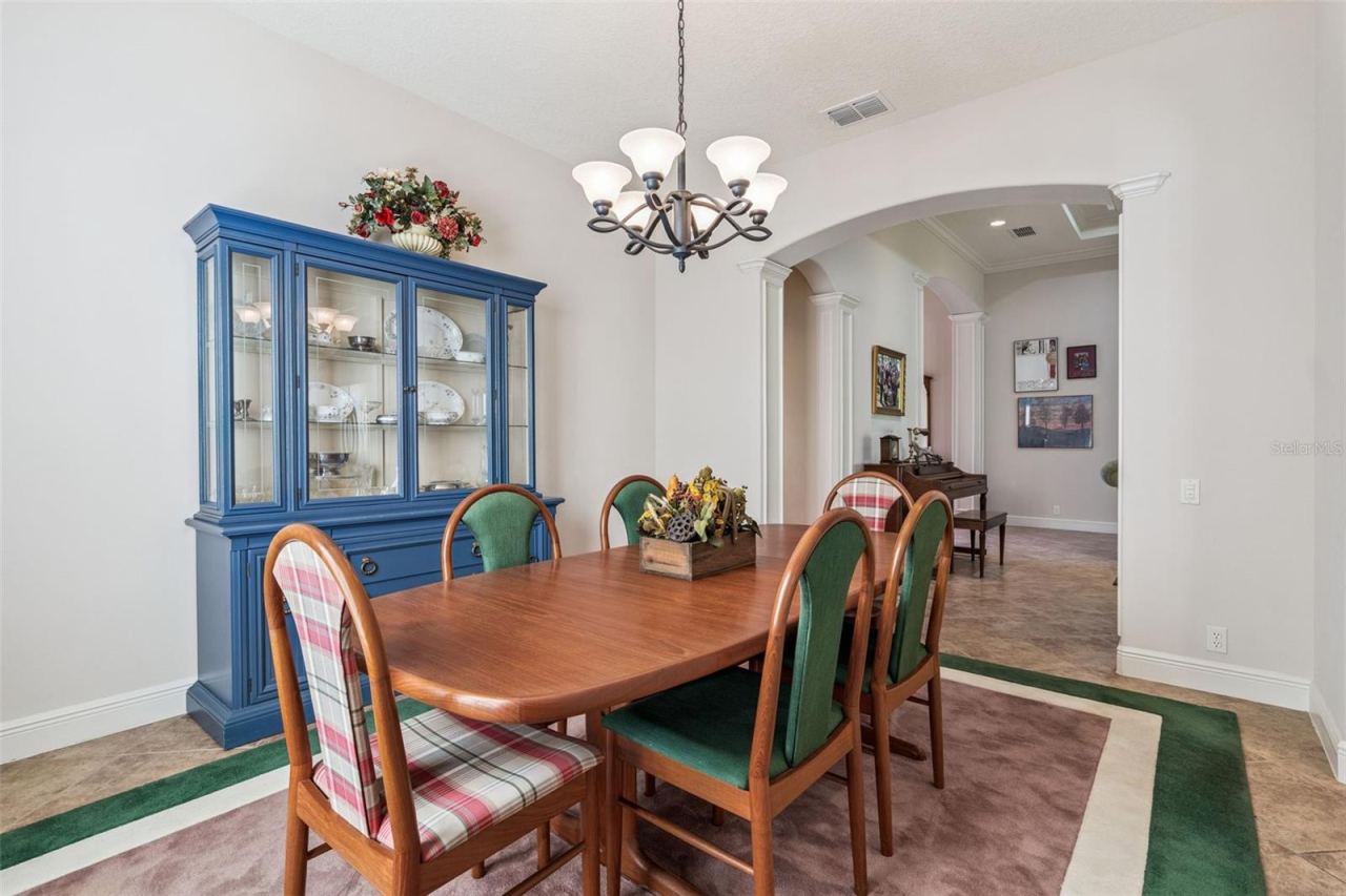 Photo 18 of 20: Dining Room