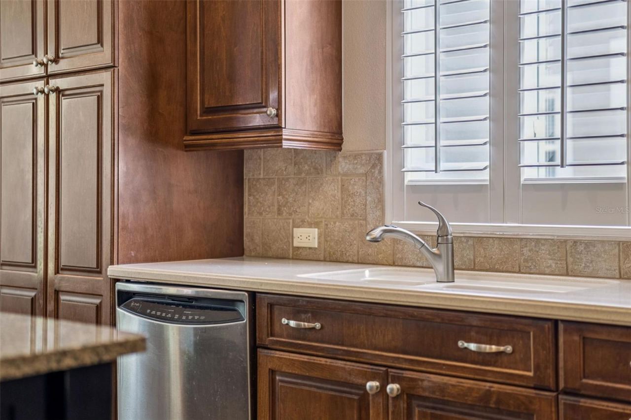 Photo 13 of 20: Tile backsplash underneath cabinets