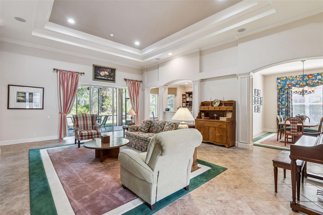 Photo 4 of 20: 19'6" x 25'6" Great Room w/ tray ceiling, crown molding & recessed lighting