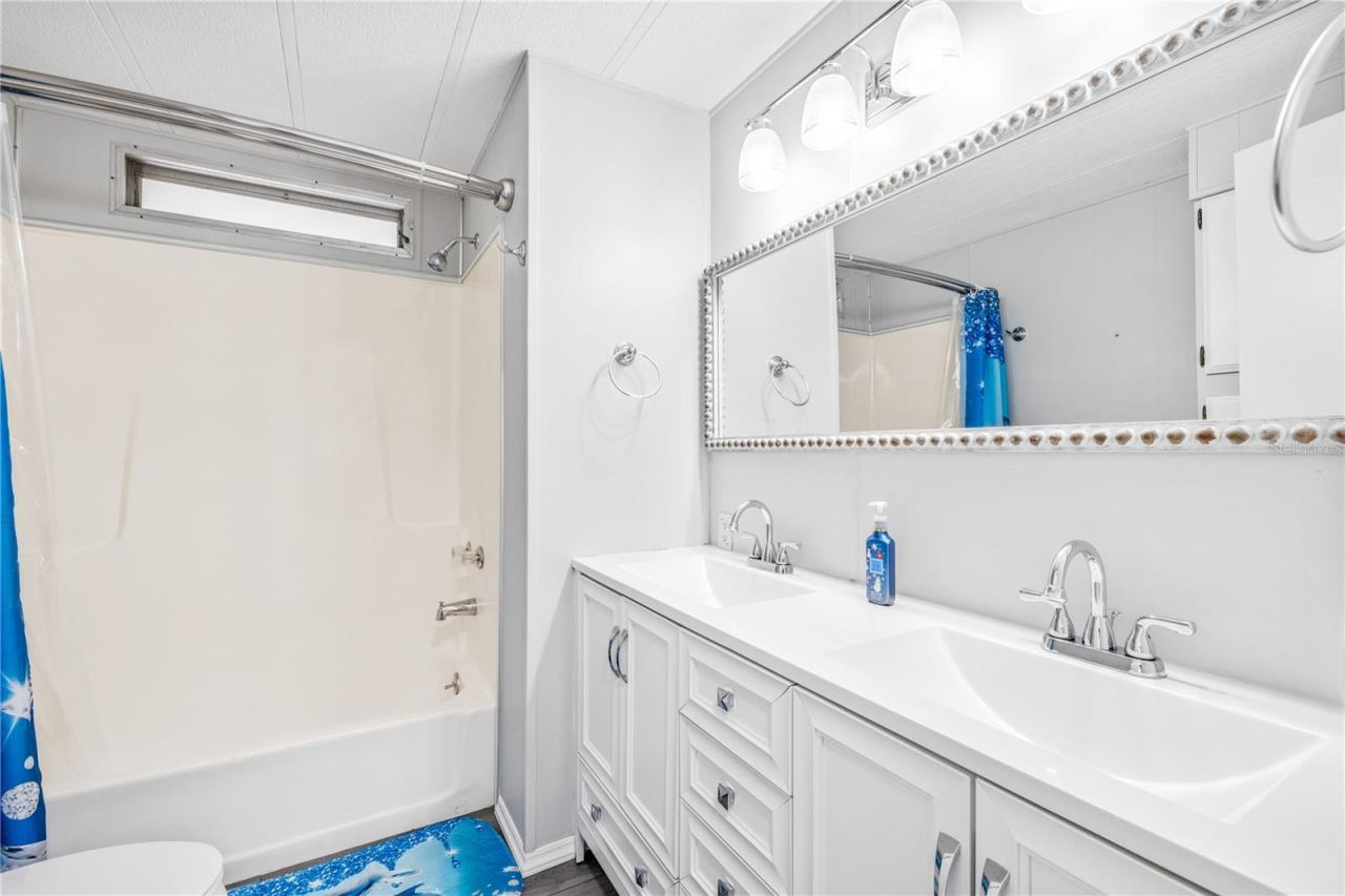 Photo 16 of 20: Guest Bathroom