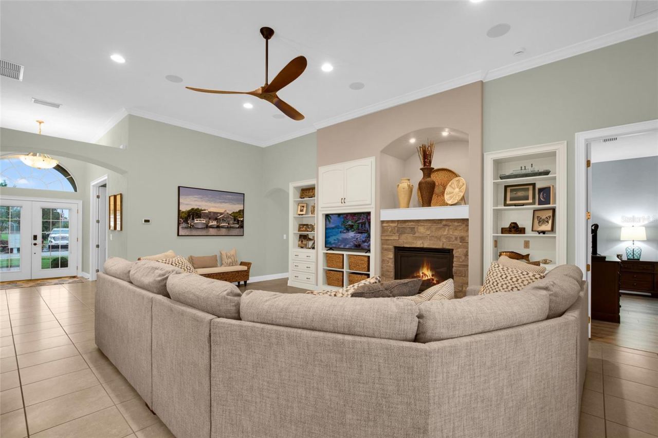 Photo 9 of 20: Familiy Room-Foyer Floorplan