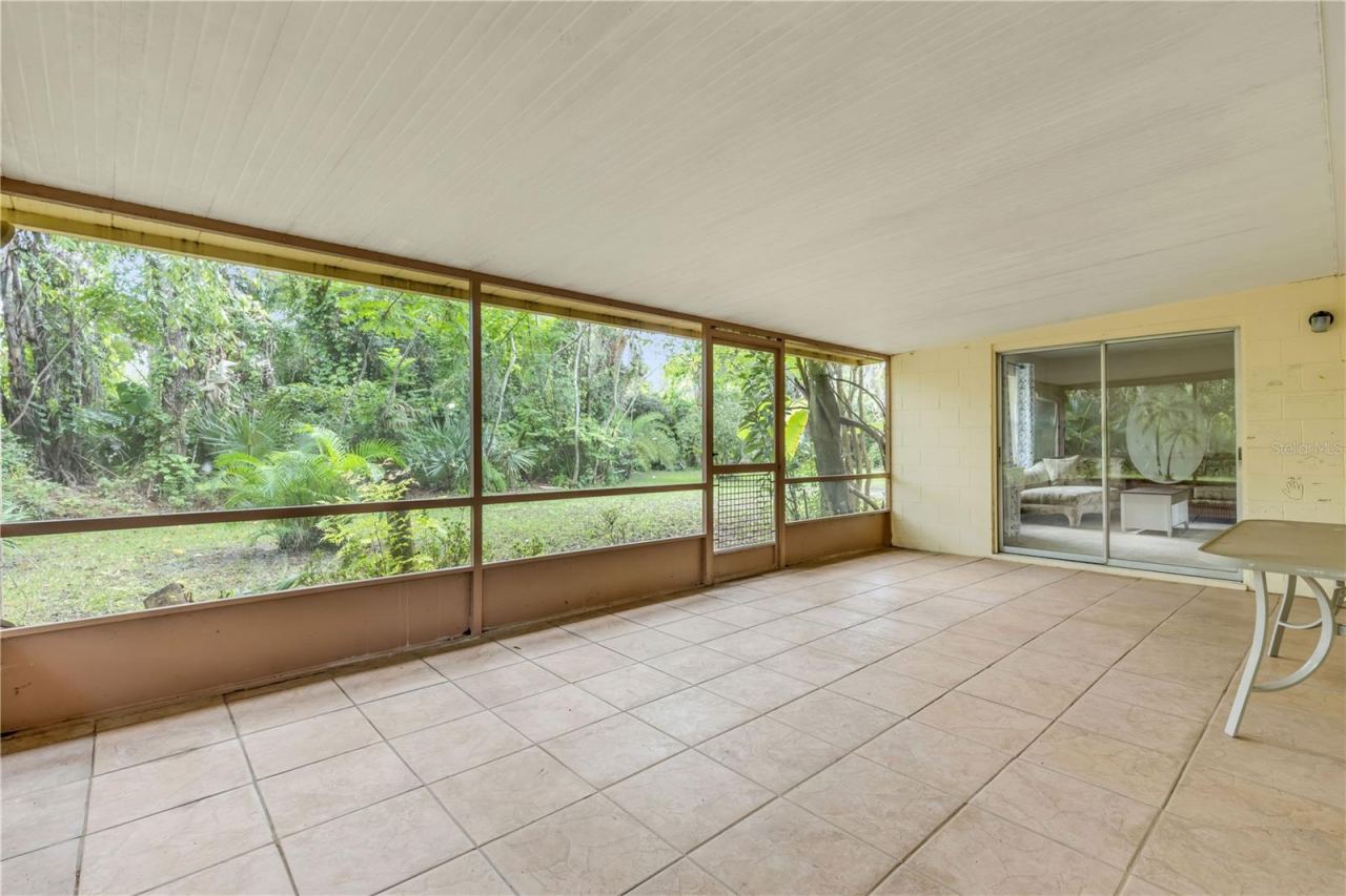 Photo 16 of 20: Enclosed Patio