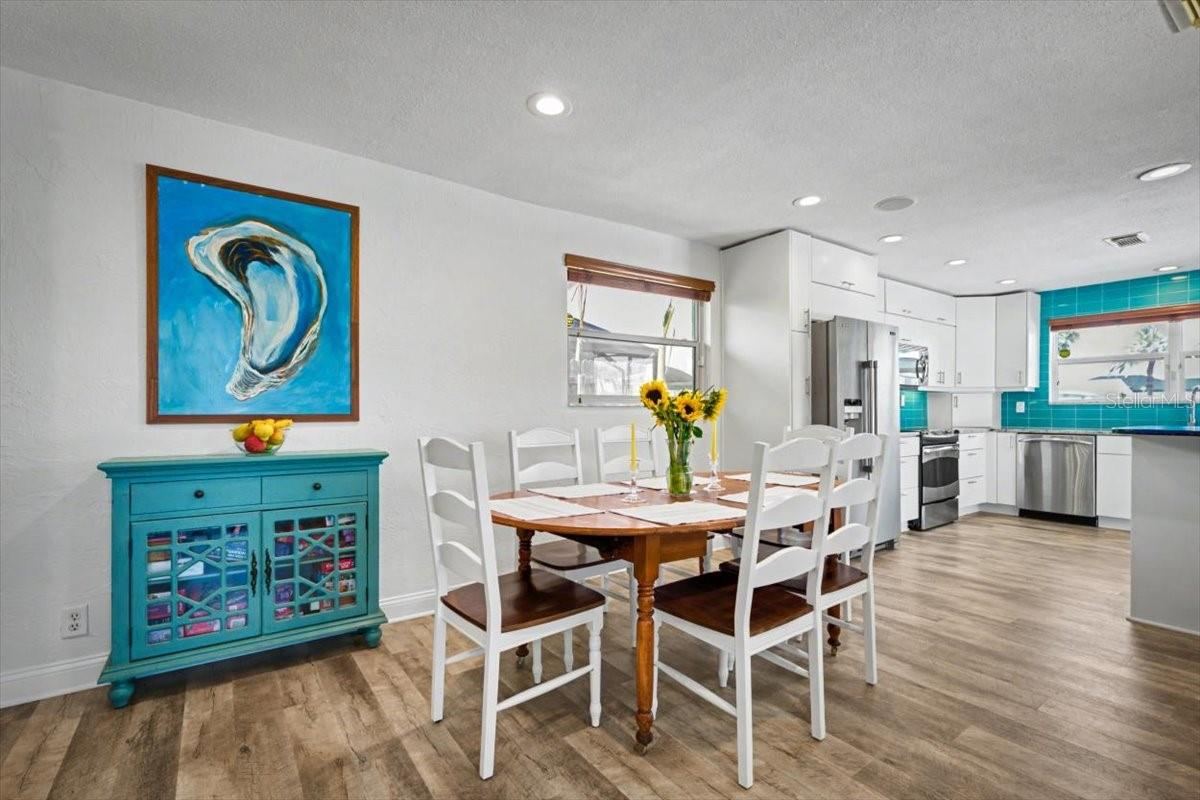 Photo 17 of 20: Dining Area