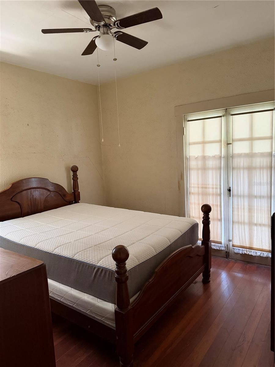 Photo 13 of 20: Master bedroom