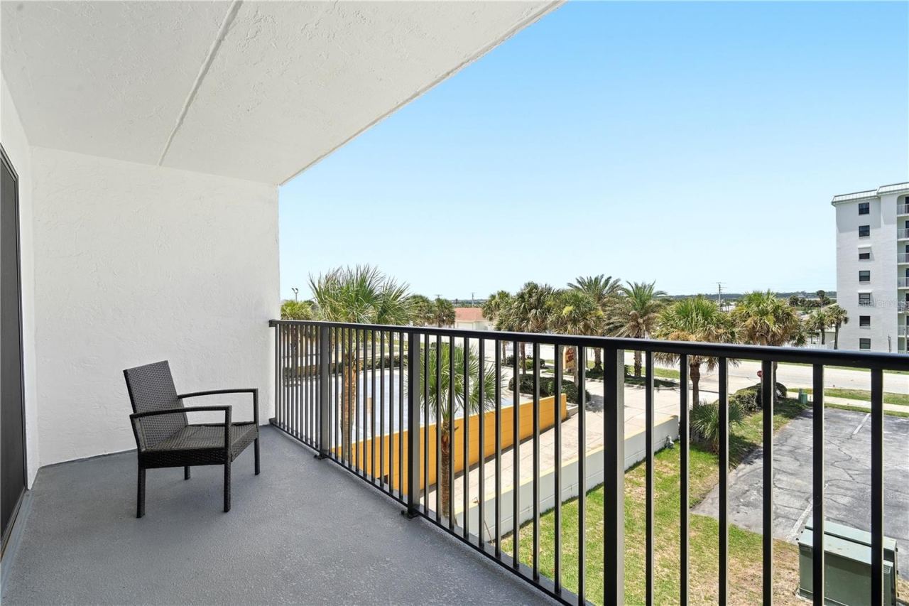 Photo 6 of 20: West facing balcony