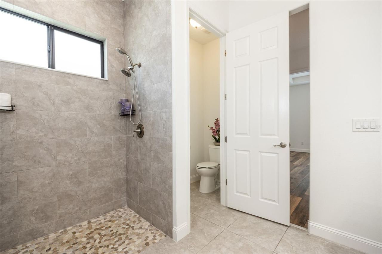 Photo 15 of 20: Private Toilet With Door In The Ensuite