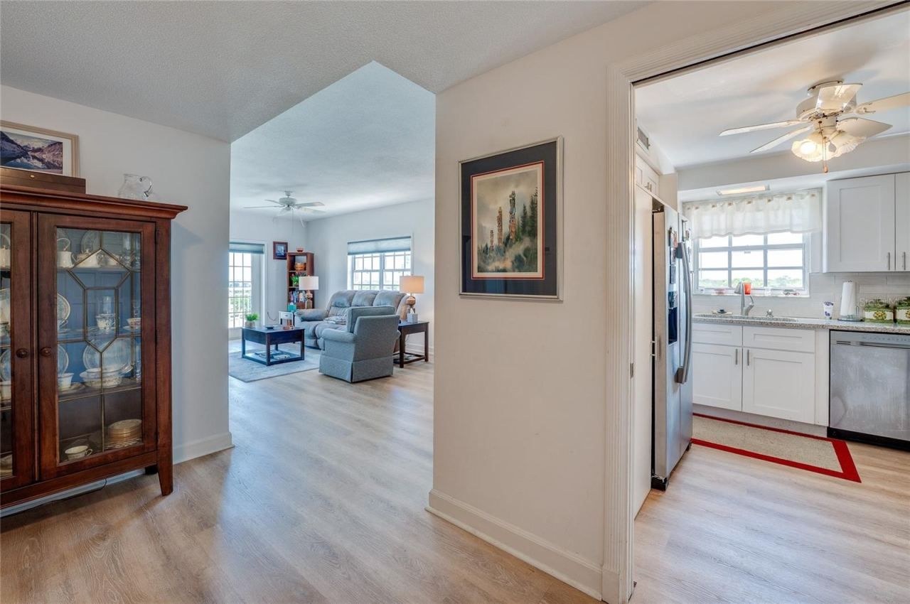 Photo 4 of 20: From entry with dining area to the left