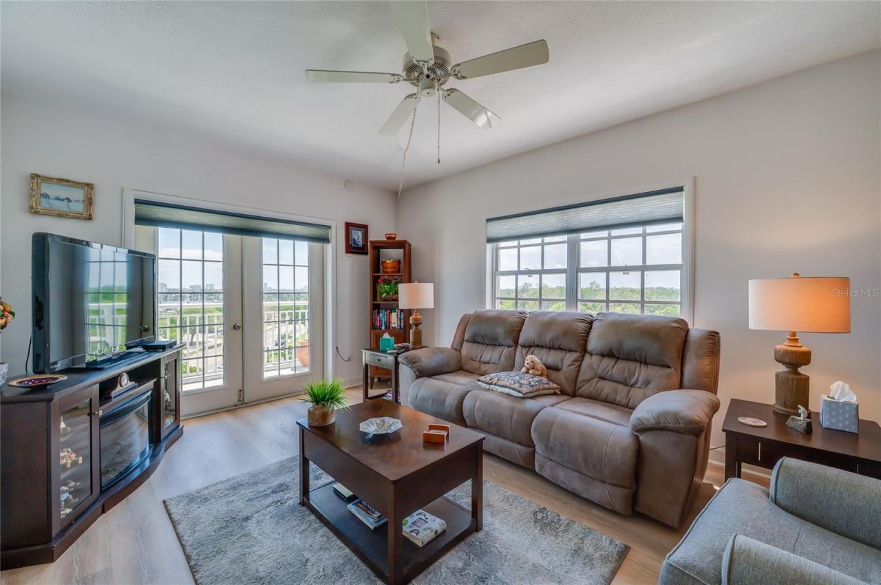 Photo 6 of 20: Living room to private balcony