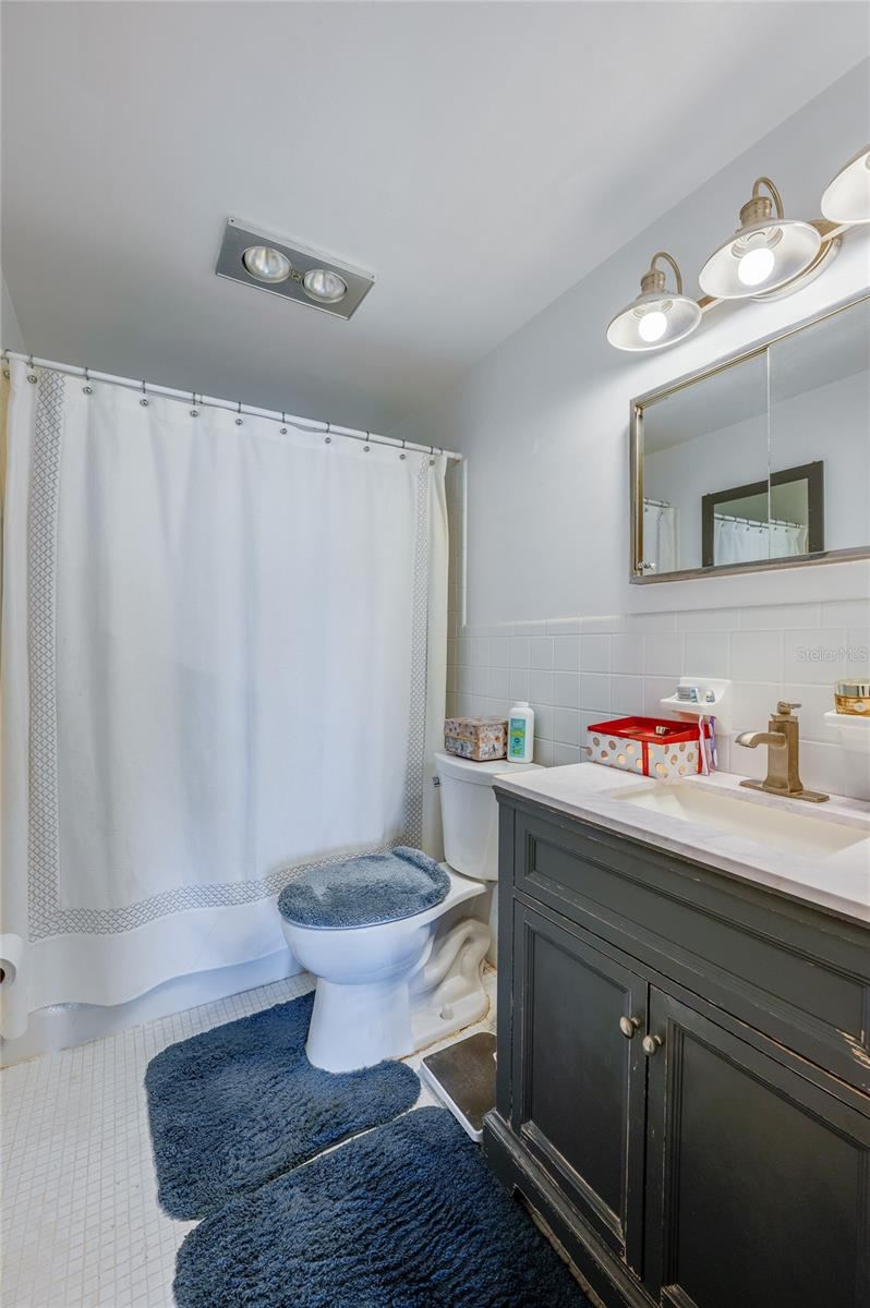 Photo 15 of 20: Primary bathroom