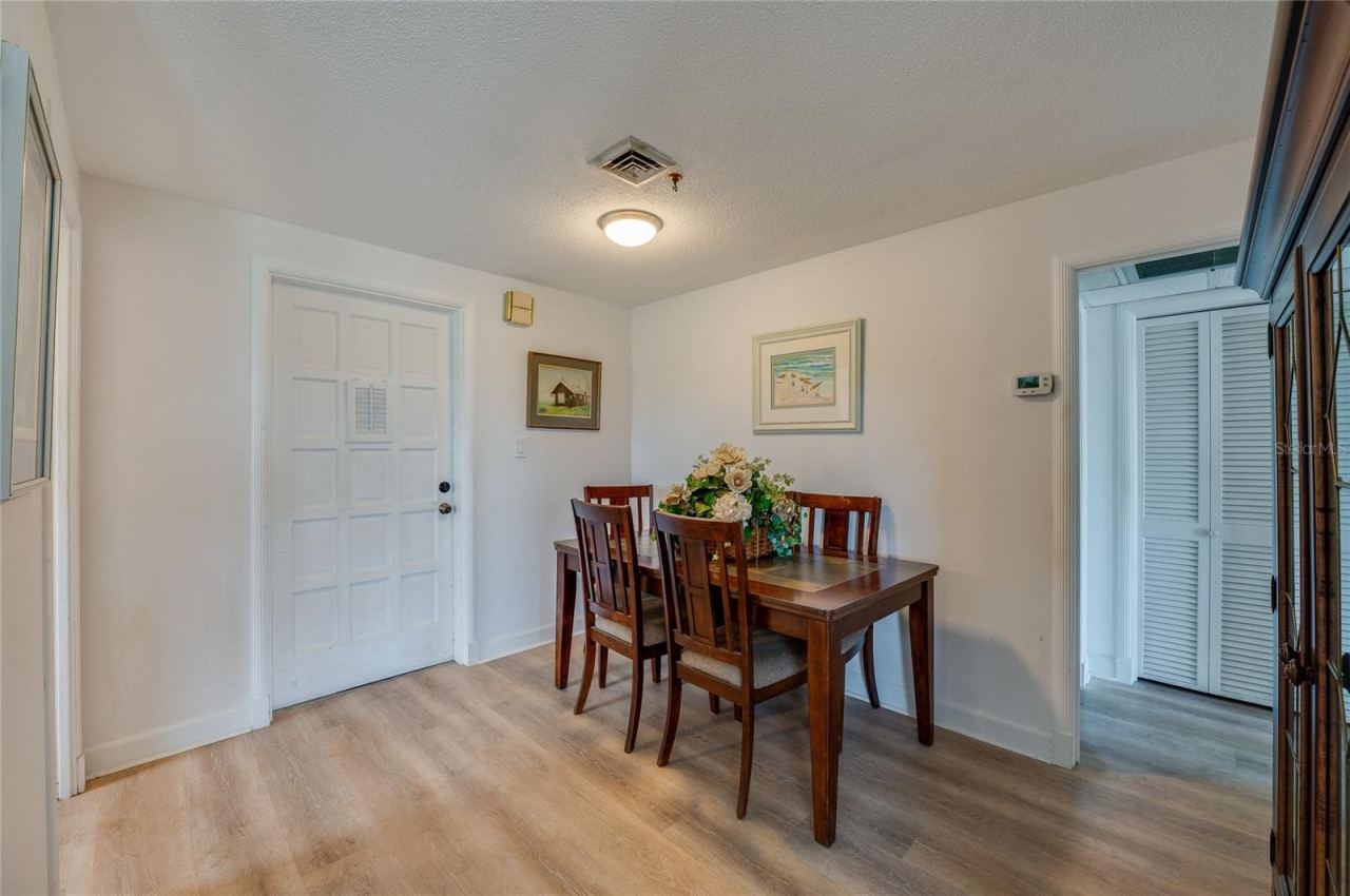 Photo 8 of 20: Dining area